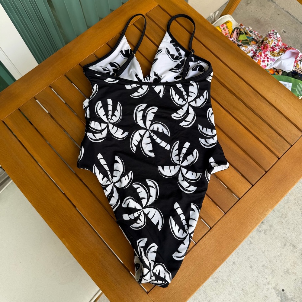 FARM Rio Black & White Tropical Leaf One-Piece Swimsuit - Picture 7 of 7